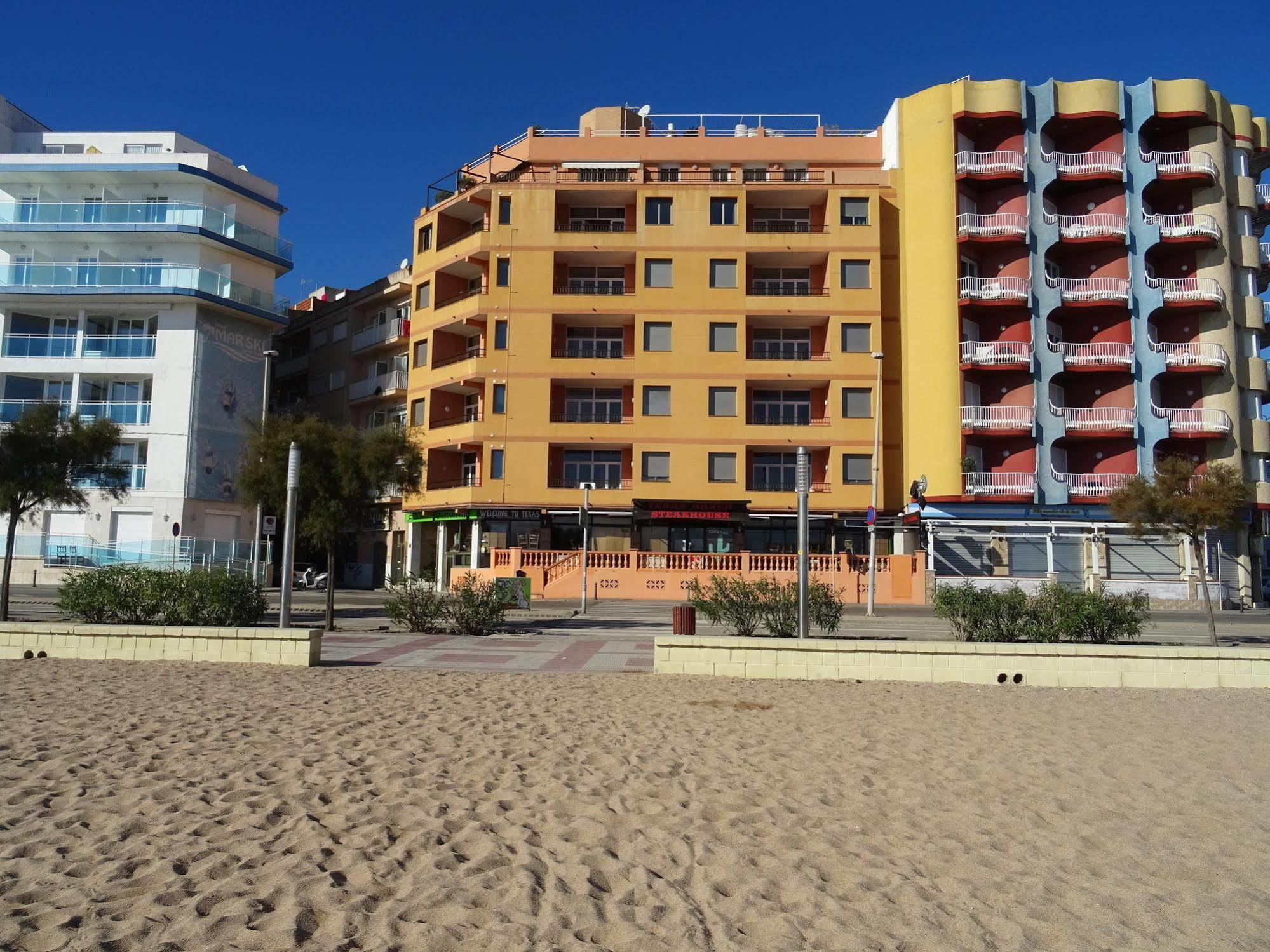 Apartamentos Elvira Бланес Экстерьер фото