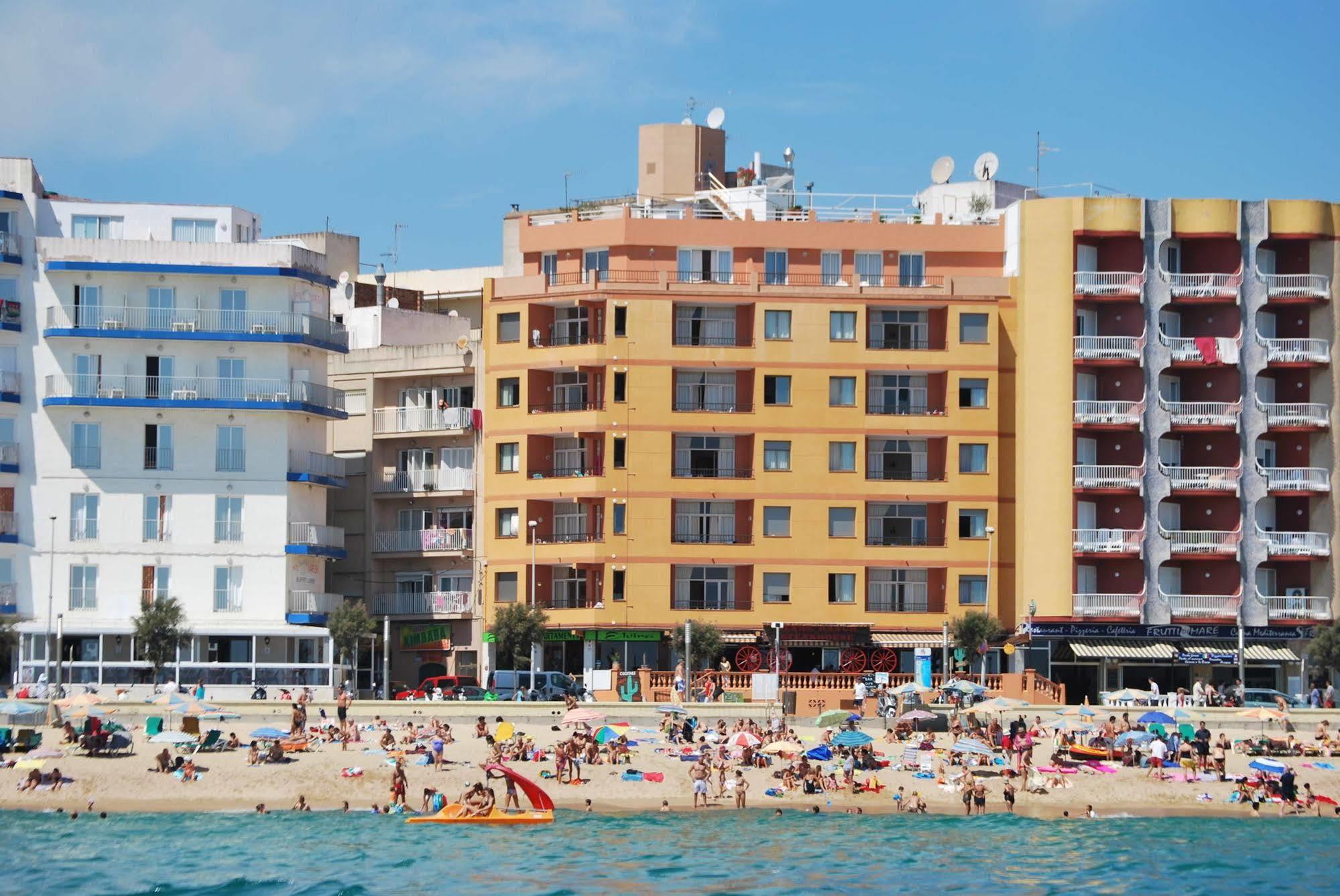 Apartamentos Elvira Бланес Экстерьер фото